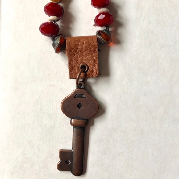 Beaded necklace with key - Picture 4 of 7